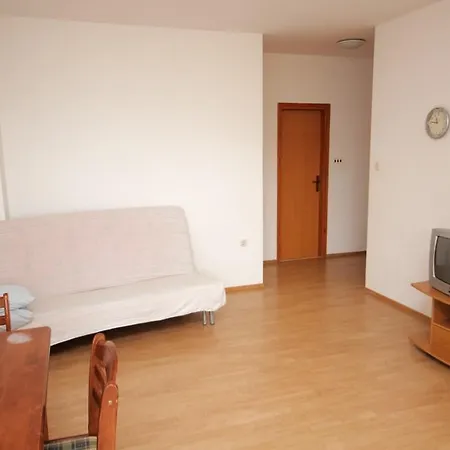 Apartment 8315f